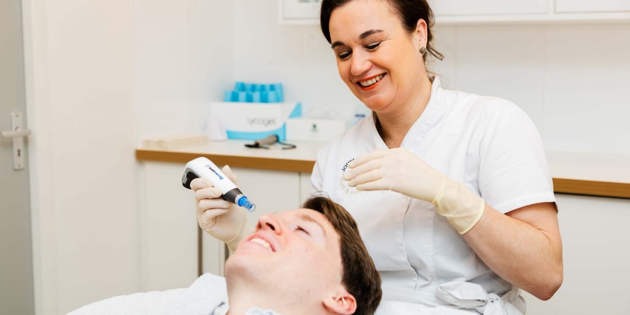Huid- en laserkliniek: Moderne klinische omgeving voor professionele huidverzorging en laserbehandelingen